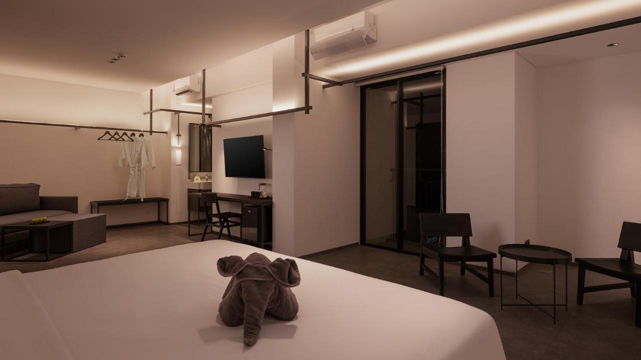 Rez Hotel Semarang Exterior photo
